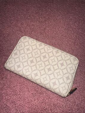 Fossil Cream Patterned Zip Wallet